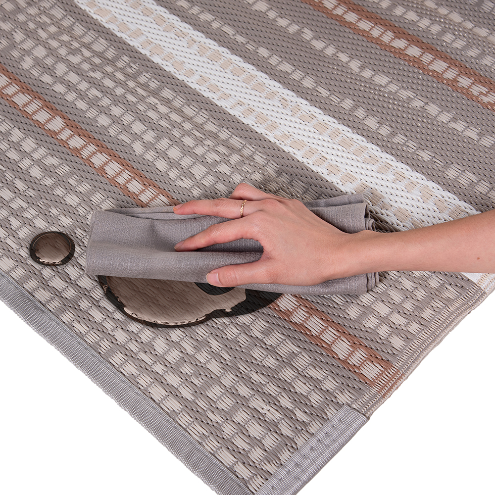 Reversible Outdoor Rug (L270cm x W180cm) - Image 9