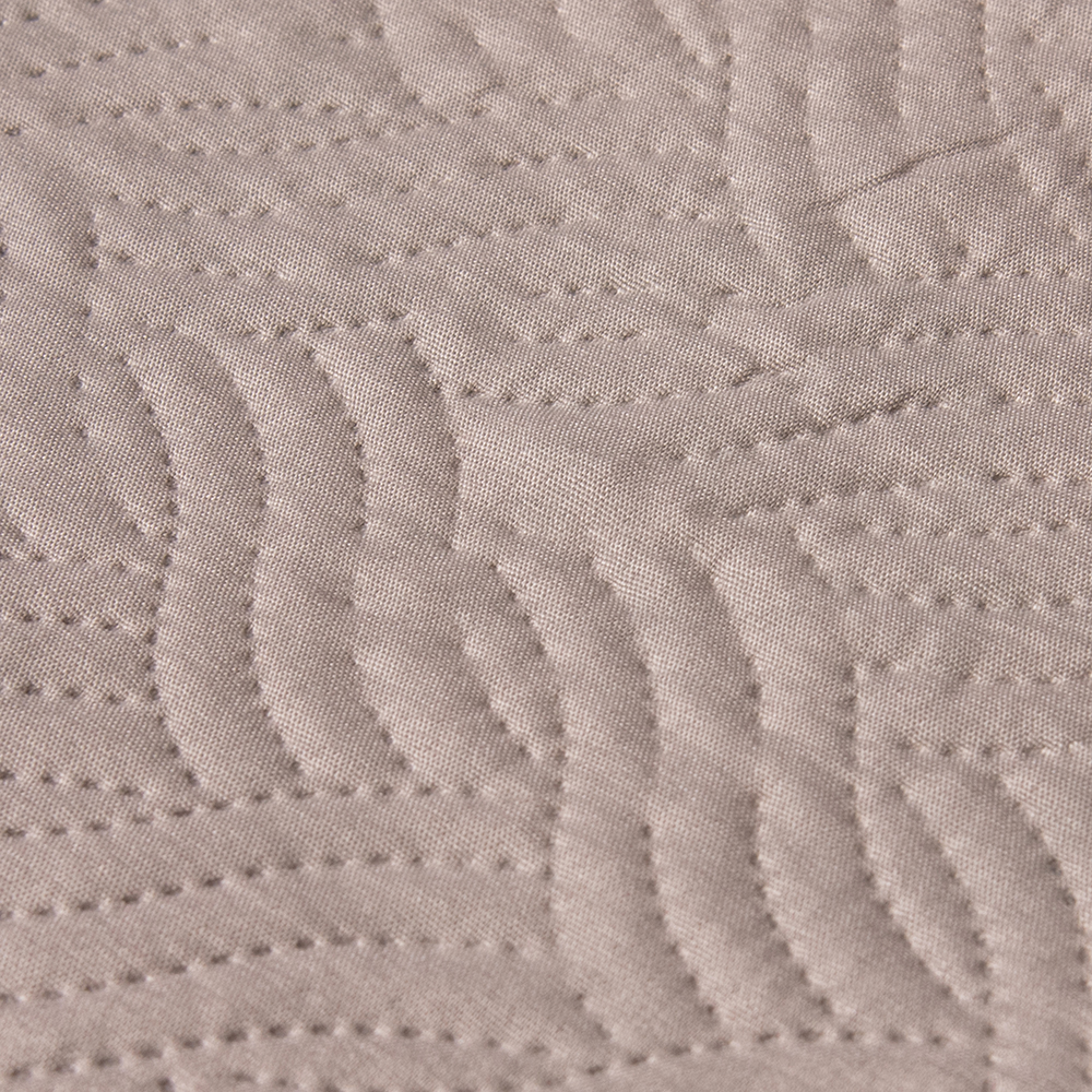 Queen Fitted Sheet & Comforter Set - Image 5